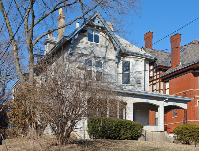 2335 Park Ave in Cincinnati, OH - Foto de edificio - Building Photo