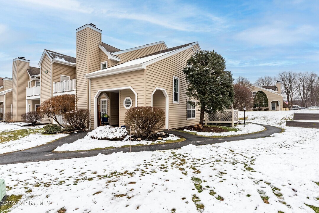 822 Hampton Pl Blvd in Troy, NY - Building Photo