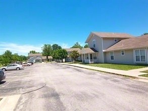 Ashbury Townhomes in Lawrence, KS - Building Photo - Building Photo