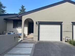 135 Vineyard Cir in Yountville, CA - Building Photo - Building Photo