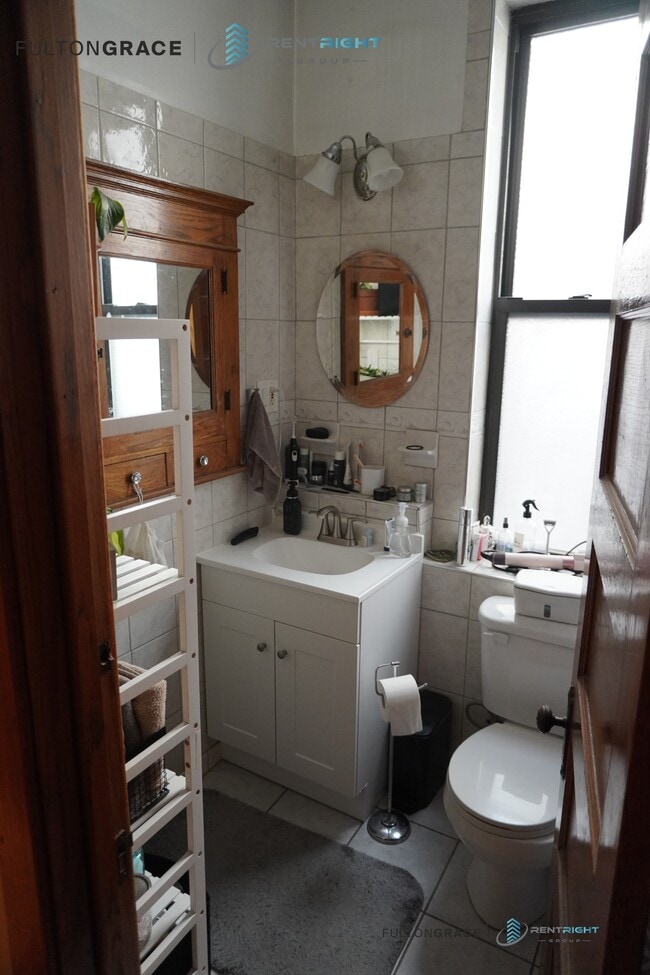 1357 N Ashland Ave in Chicago, IL - Building Photo - Building Photo