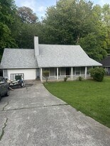 8406 Red Cedar Way in Riverdale, GA - Building Photo