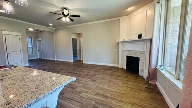 9325 SW 44th Terrace in Oklahoma City, OK - Building Photo - Building Photo