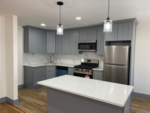 818 E 234th St, Unit 2 Floor in Bronx, NY - Building Photo - Building Photo