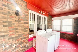 Spacious 4 Bed 3 Bath Semi-Detached Home i in London, ON - Building Photo - Building Photo