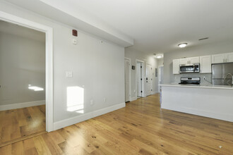 148 Bremen St, Unit 3 in Boston, MA - Building Photo - Building Photo