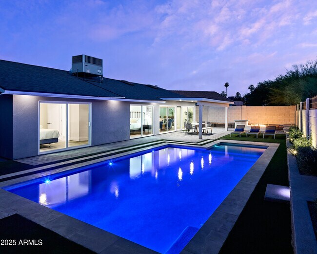 6020 N 77th Pl in Scottsdale, AZ - Foto de edificio - Building Photo