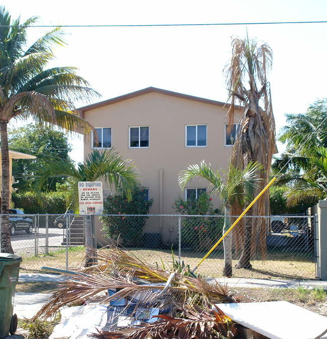 40-42 NE 12th St in Homestead, FL - Building Photo - Building Photo