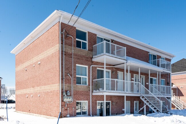 429 Hector-Fabre St in Lévis, QC - Building Photo - Building Photo