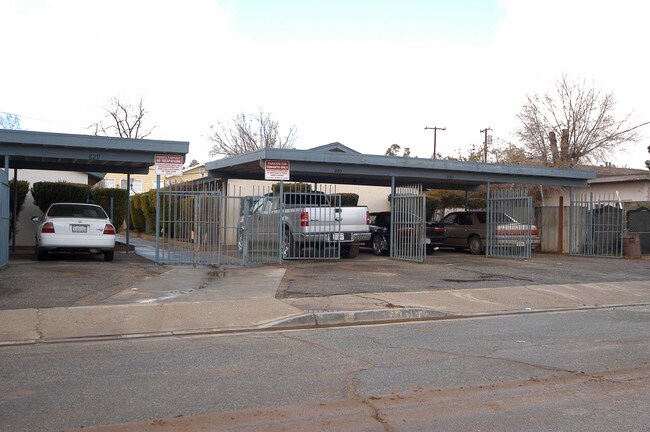 841 Cherry Ave in Beaumont, CA - Foto de edificio - Building Photo