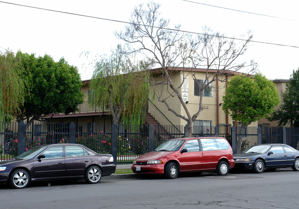 2015 Myrtle St in Santa Ana, CA - Building Photo