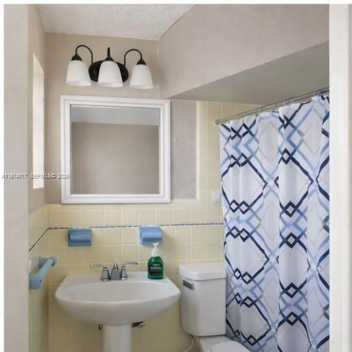 851 E 41st St in Hialeah, FL - Building Photo - Building Photo