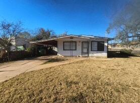 202 W 17th St in San Angelo, TX - Building Photo