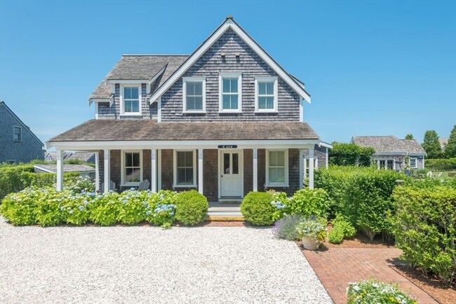 43 Vestal St in Nantucket, MA - Foto de edificio - Building Photo