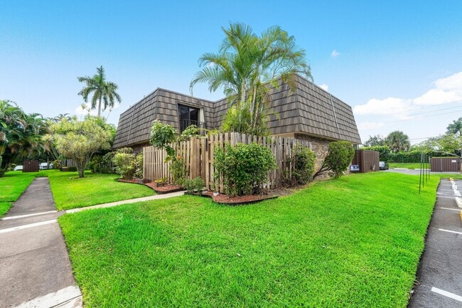 property at 1534 Forest Lakes Cir