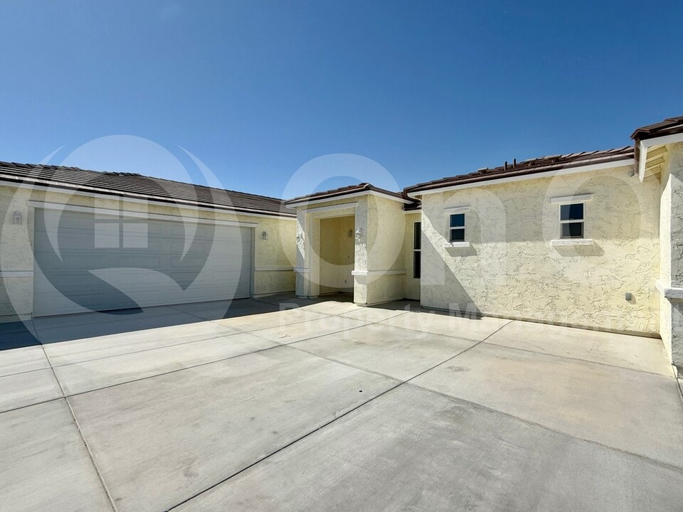 22536 W Huntington Dr in Buckeye, AZ - Building Photo