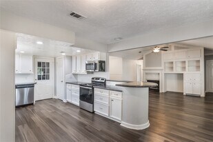 12757 Lake Conroe Hills Dr in Willis, TX - Building Photo