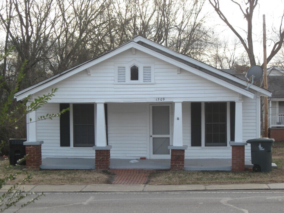 1309 N Charlotte Ave in Monroe, NC - Building Photo