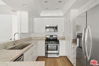 property at 1722 Palisades Dr