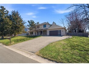 10427 Brown Farm Cir in Eden Prairie, MN - Building Photo - Building Photo