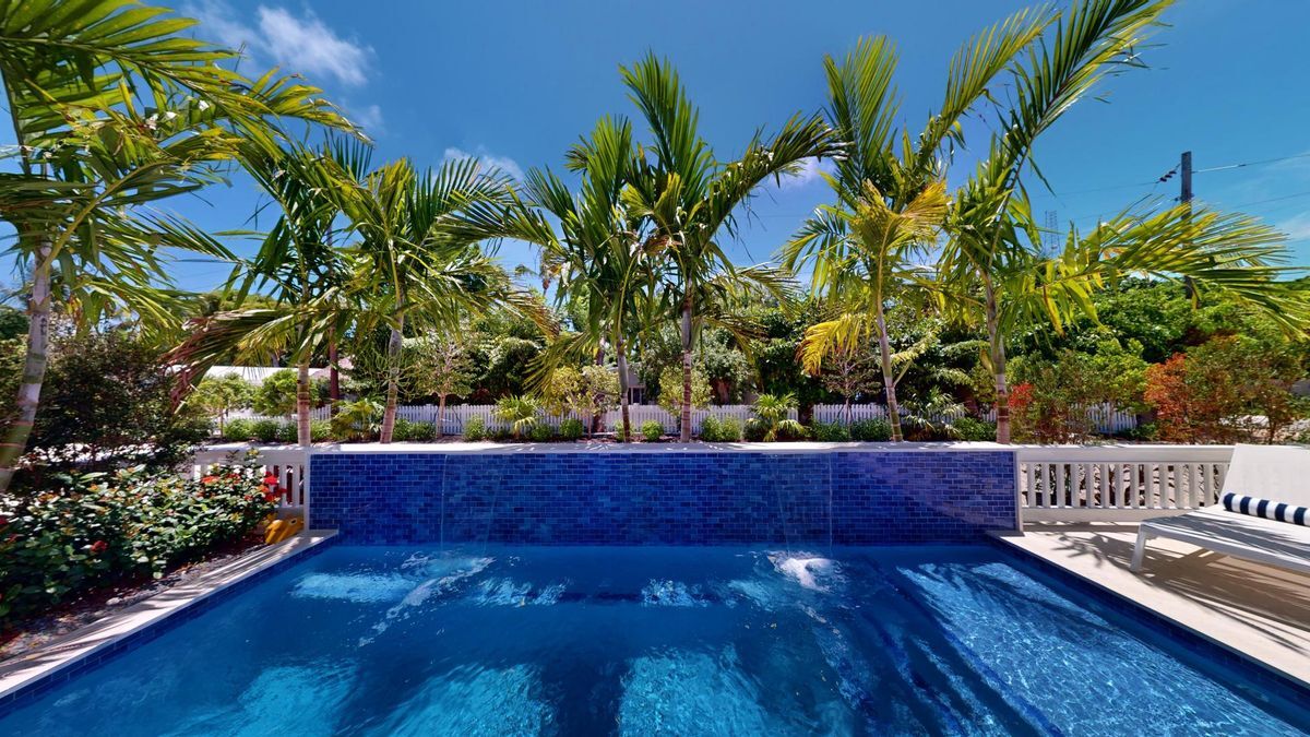 105 Carroll, 1 in Islamorada, FL - Building Photo
