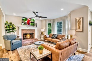 2145 Lindley Ln in Kennesaw, GA - Building Photo