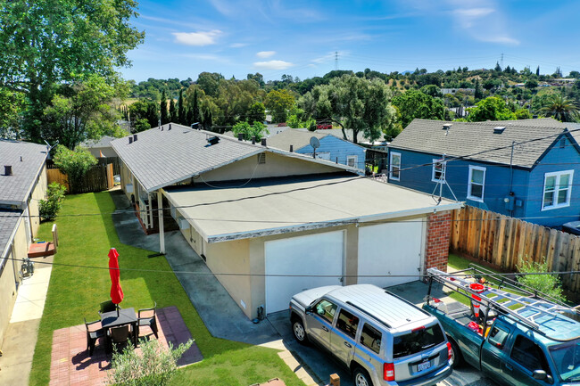 1252 Delacy Ave in Martinez, CA - Building Photo - Building Photo