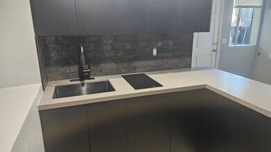 11127 Sunshine Terrace in Los Angeles, CA - Building Photo - Building Photo