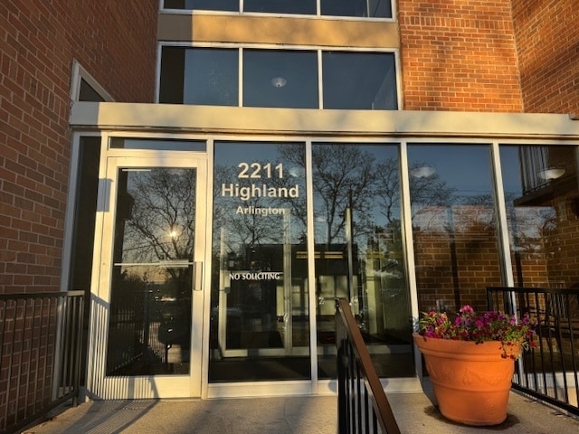 2211 S Highland Ave in Lombard, IL - Building Photo - Building Photo