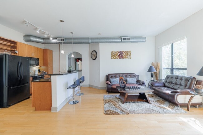 property at 1901 Post Oak Blvd