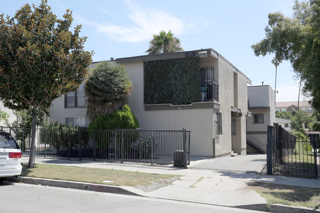 Chateau Catalina in Los Angeles, CA - Building Photo