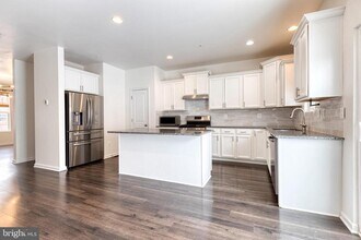 8349 Daydream Cres in Pasadena, MD - Building Photo - Building Photo