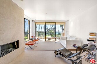 701 Ocean Ave in Santa Monica, CA - Building Photo - Building Photo