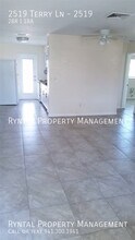 2519 Terry Ln in Sarasota, FL - Foto de edificio - Building Photo