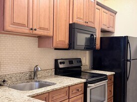 1315 N US Highway 1, Unit B in Fort Pierce, FL - Building Photo