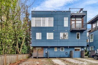 9732 Woodlawn Ave N in Seattle, WA - Building Photo - Building Photo
