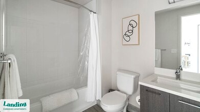 698 NE 1st Ave, Unit CMW-2303 in Miami, FL - Foto de edificio - Building Photo