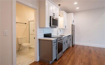 15 Cranston Ave in Newport, RI - Building Photo - Building Photo