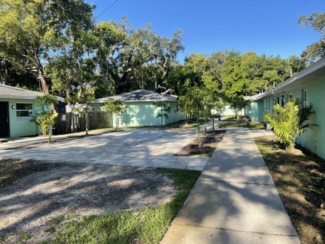 property at 1552 S Myrtle Ave