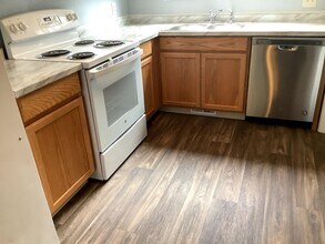 329 S 40th Pl in Springfield, OR - Building Photo - Building Photo