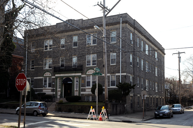 The Larchmont Apartments in Philadelphia, PA - Building Photo - Building Photo