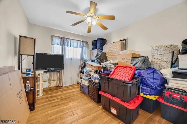 19 Winston Dr in Franklin Township, NJ - Foto de edificio - Building Photo