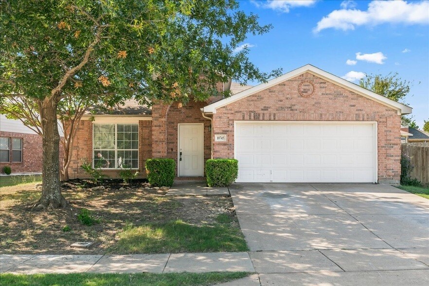 10745 Kittering Trl in Haslet, TX - Building Photo