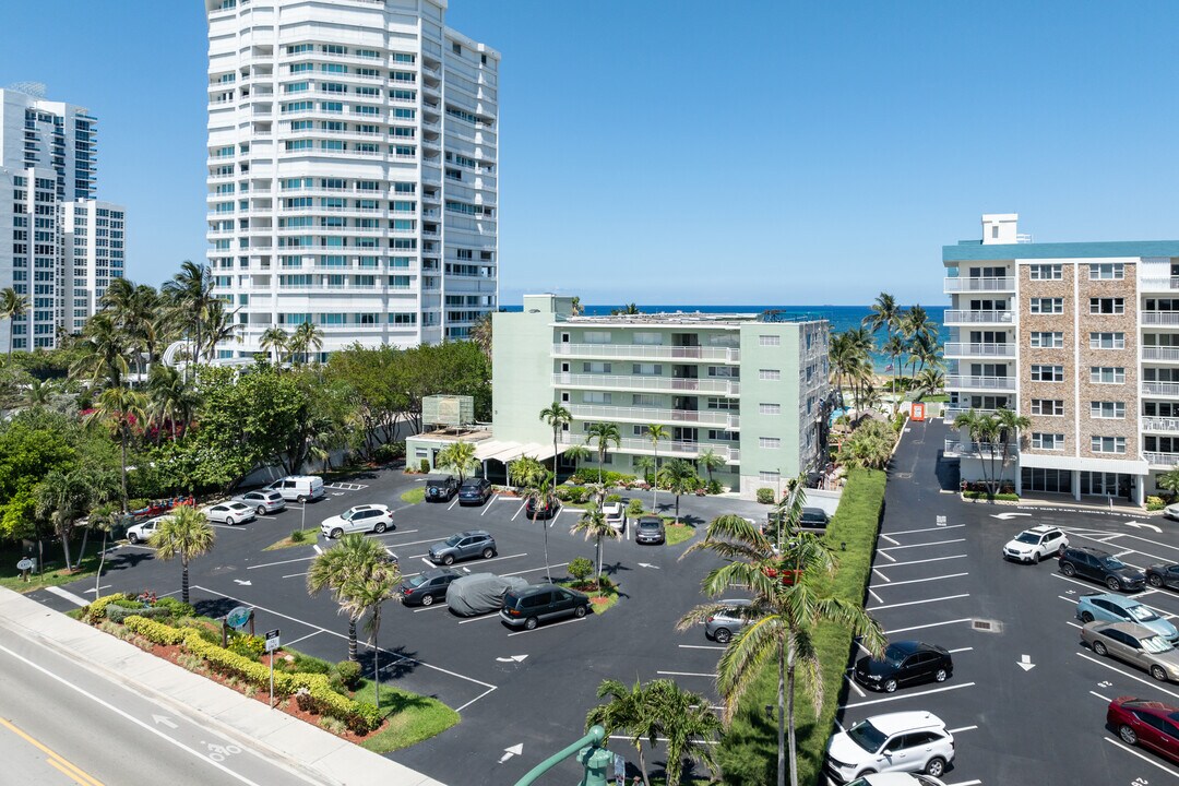 Jade Beach Villas in Pompano Beach, FL - Building Photo