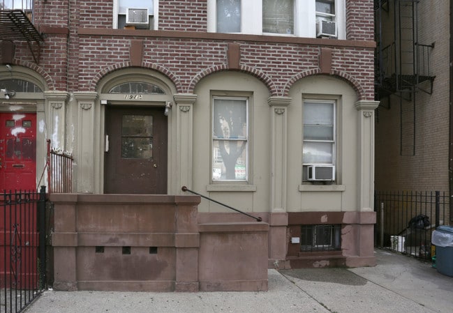 1985 Bedford Ave in Brooklyn, NY - Foto de edificio - Building Photo