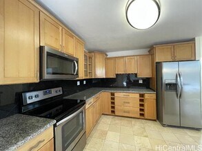 564 Hahaione St in Honolulu, HI - Building Photo - Building Photo