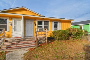 204 S 5th St in Spring Lake, NC - Building Photo