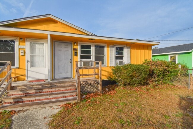 property at 204 S 5th St