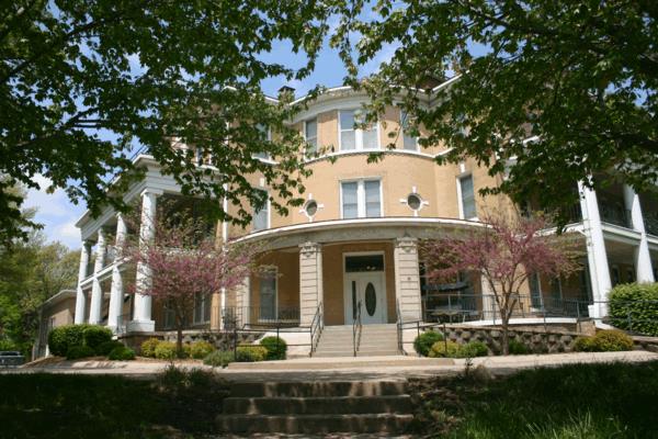 Landmark Apartments in Leavenworth, KS - Foto de edificio