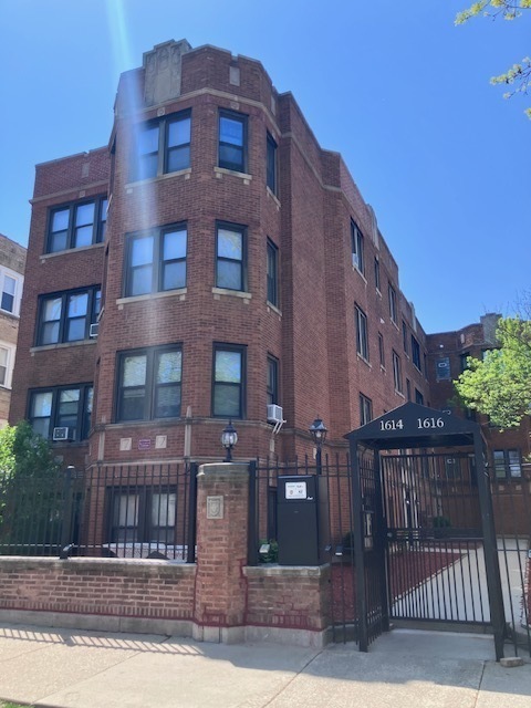1616 N Harding Ave in Chicago, IL - Building Photo